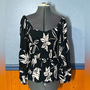 🔥3 for $15 Sale- Angie long sleeve smocked top